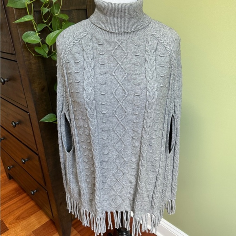 Grey Poncho - L/XL — 🔥WARM🔥
